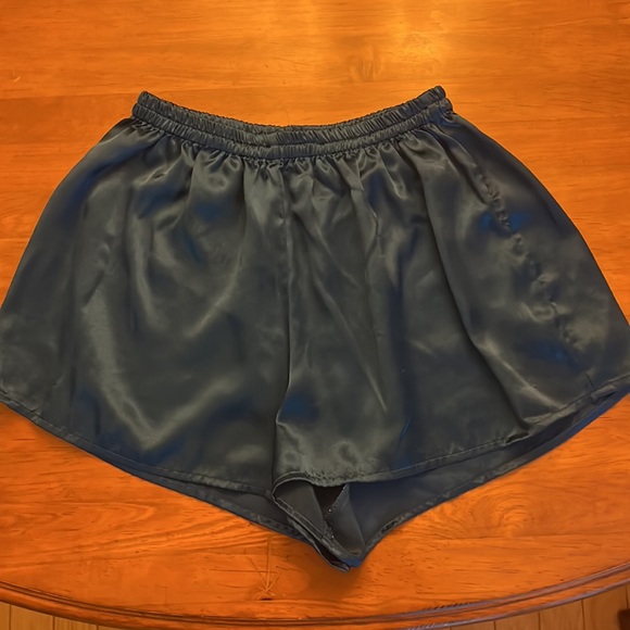 Victoria’s Secret teal pajama set. Women’s M. Gently used. Silky material. - Picture 3 of 5